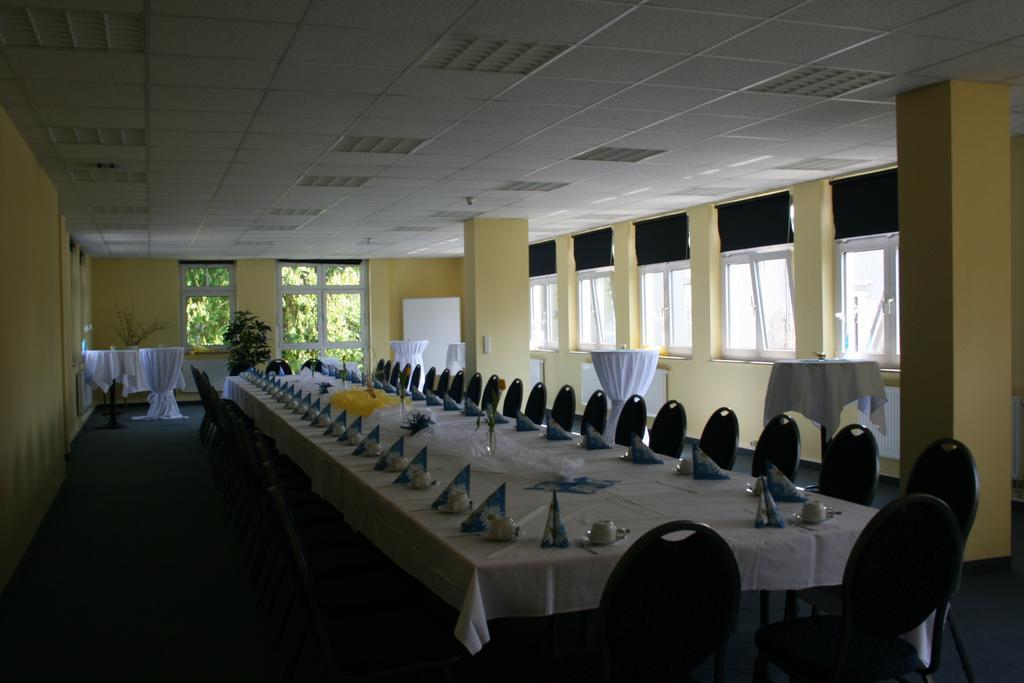 Atrium Hotel Crimmitschau Buitenkant foto