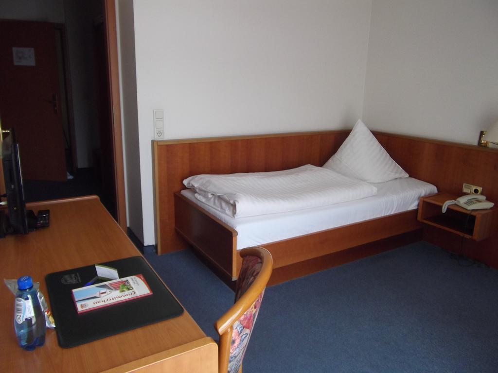 Atrium Hotel Crimmitschau Buitenkant foto